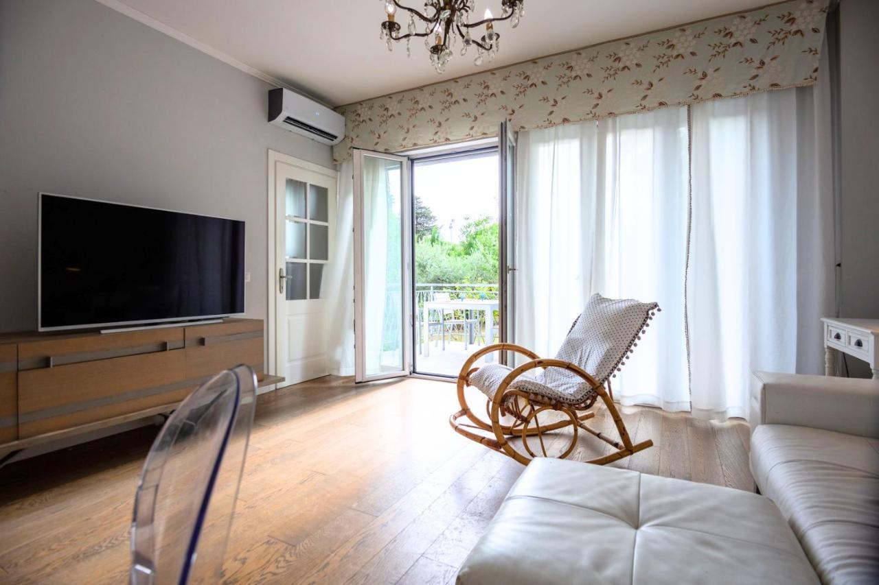 L'Oasi Della Pace - Confortevole E Vicino A Tutto Apartamento Chiaravalle Exterior foto